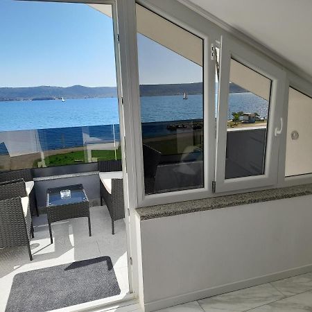 Apartman Prvi Red Do Mora Sveti Filip i Jakov Exterior foto