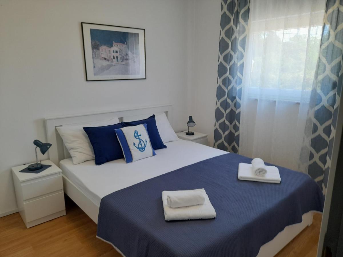 Apartman Prvi Red Do Mora Sveti Filip i Jakov Exterior foto