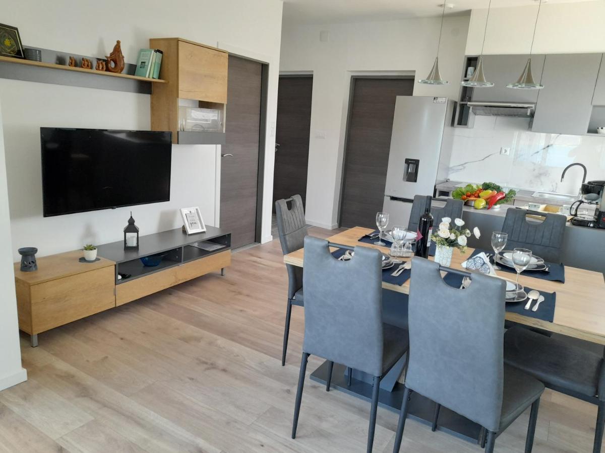 Apartman Prvi Red Do Mora Sveti Filip i Jakov Exterior foto