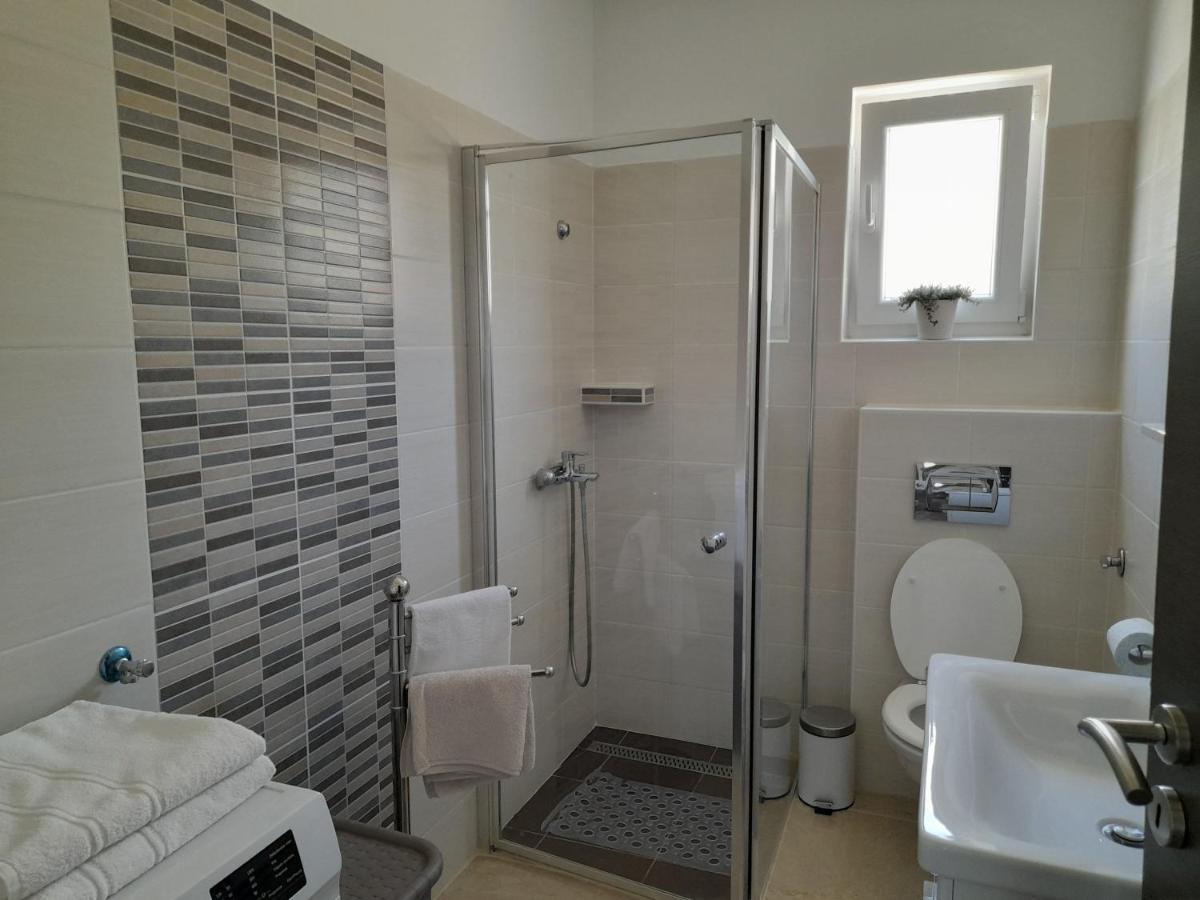 Apartman Prvi Red Do Mora Sveti Filip i Jakov Exterior foto