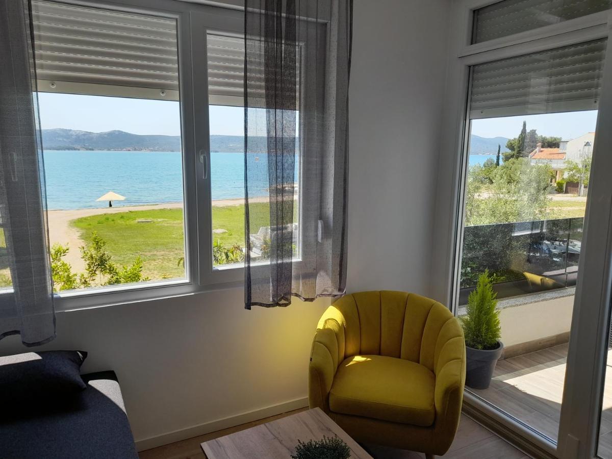 Apartman Prvi Red Do Mora Sveti Filip i Jakov Exterior foto