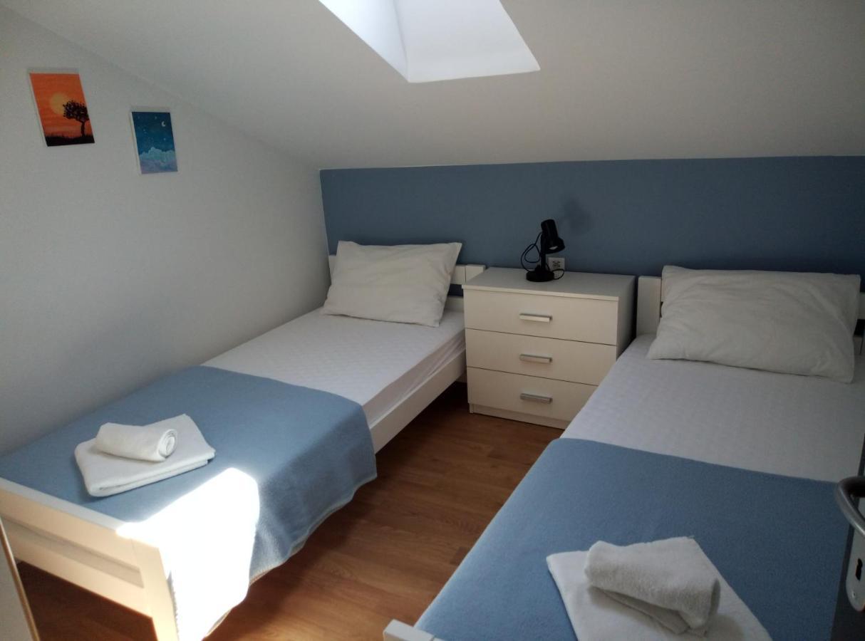 Apartman Prvi Red Do Mora Sveti Filip i Jakov Exterior foto