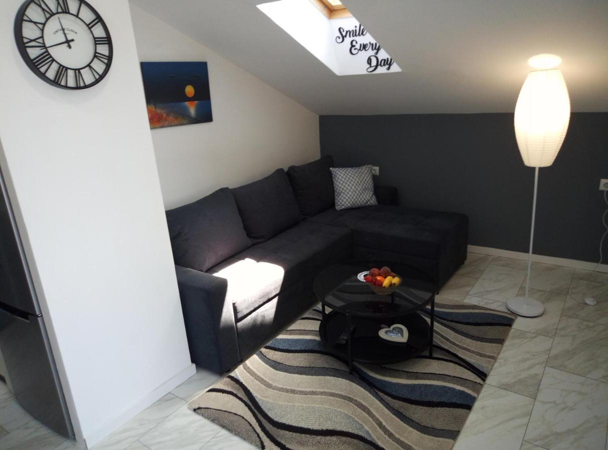 Apartman Prvi Red Do Mora Sveti Filip i Jakov Exterior foto