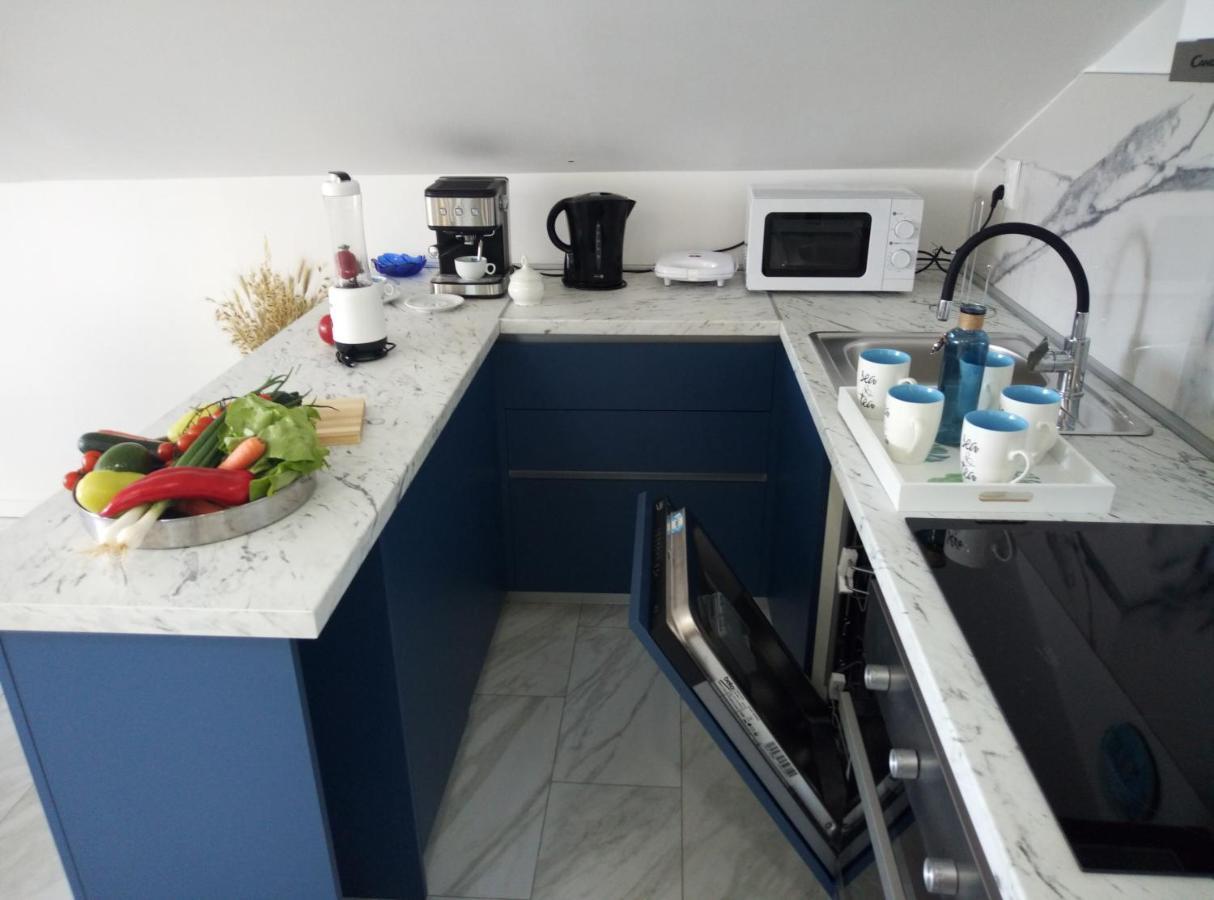Apartman Prvi Red Do Mora Sveti Filip i Jakov Exterior foto