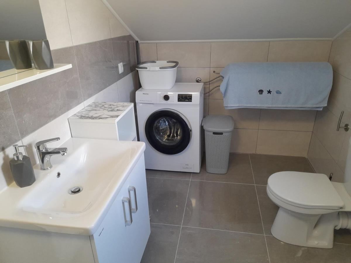 Apartman Prvi Red Do Mora Sveti Filip i Jakov Exterior foto